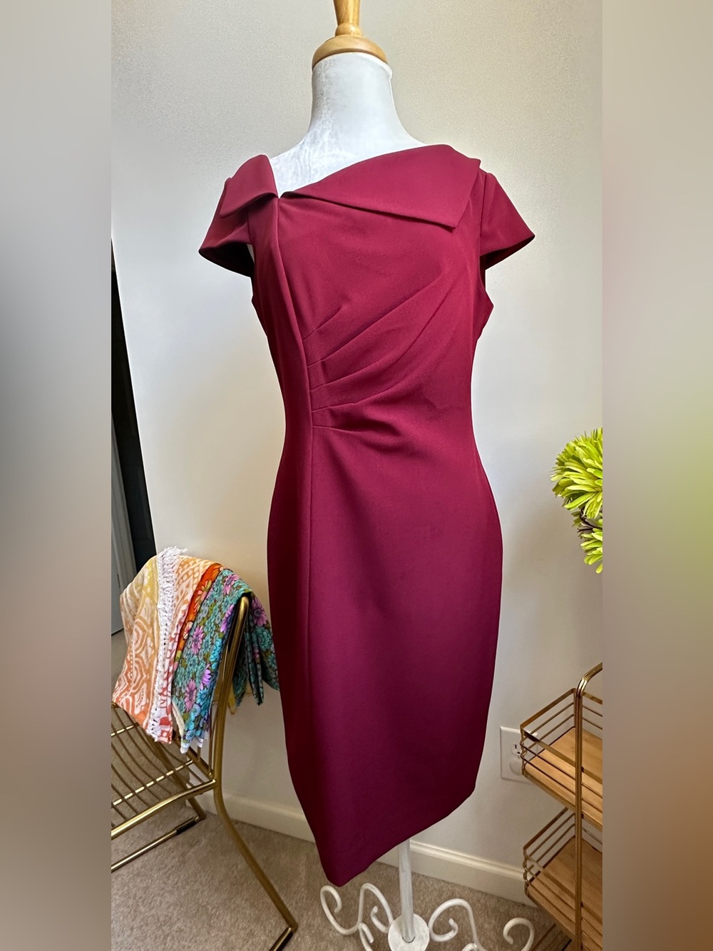 Tahari / Arthur S. Levine burgandy  👗 dress